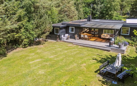Tatyana - 1.6Km from the Sea: Estate, Schatten, Auffahrt, Bauernhaus