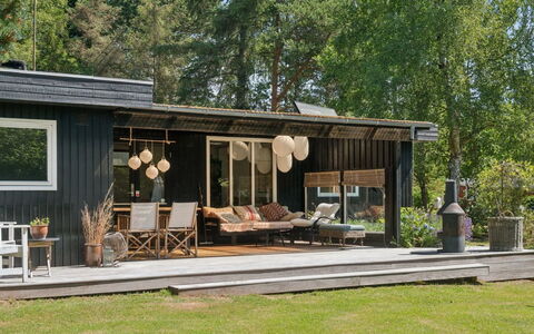 Tatyana - 1.6Km from the Sea: Estate, Schatten, Auffahrt, Bauernhaus