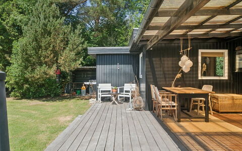 Tatyana - 1.6Km from the Sea: Estate, Schatten, Auffahrt, Bauernhaus