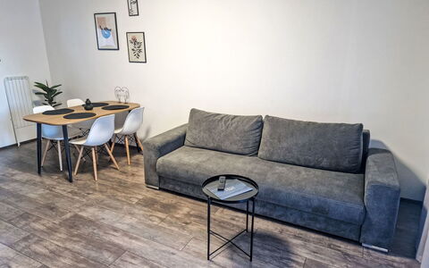 Lakeview Luxury Lodge & Garden: Flooring, Möbel, Fussboden, Holz, Couch, Interior Design, Holzboden, Zimmer, Wohnung, Wohnzimmer
