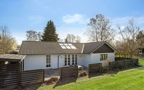 Prohor - 150M from the Sea: Estate, Schatten, Auffahrt, Bauernhaus
