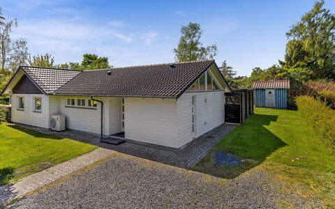 Prohor - 150M from the Sea: Estate, Schatten, Auffahrt, Bauernhaus