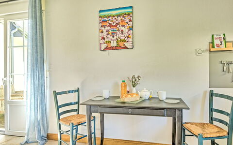 Les Châtaigners: Schwimmbad, Verbundwerkstoff, Wohnung, Eigentumswohnung, Villa, Landscaping, Resort, Hotel, Balkon, Eco Hotel