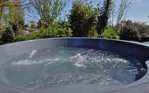 Les Châtaigners: Schwimmbad, Verbundwerkstoff, Wohnung, Eigentumswohnung, Villa, Landscaping, Resort, Hotel, Balkon, Eco Hotel