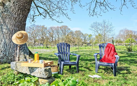 Les Châtaigners: Schwimmbad, Verbundwerkstoff, Wohnung, Eigentumswohnung, Villa, Landscaping, Resort, Hotel, Balkon, Eco Hotel