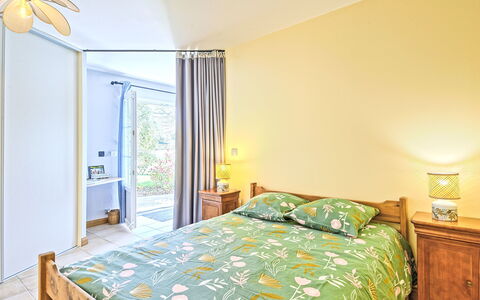 Les Châtaigners: Schwimmbad, Verbundwerkstoff, Wohnung, Eigentumswohnung, Villa, Landscaping, Resort, Hotel, Balkon, Eco Hotel