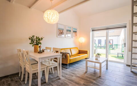Melrose with Parking: Holz, Interior Design, Flooring, Decke, Fussboden, Möbel, Holzboden, Zimmer, Wohnung, Wohnzimmer