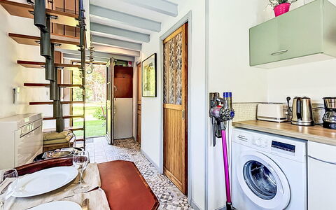 Charme de Banastère: Flooring, Interior Design, Fussboden, Zimmer, Wohnung, Decke, Holzbeize, Waschmaschine, Zimmerpflanze, Hartholz