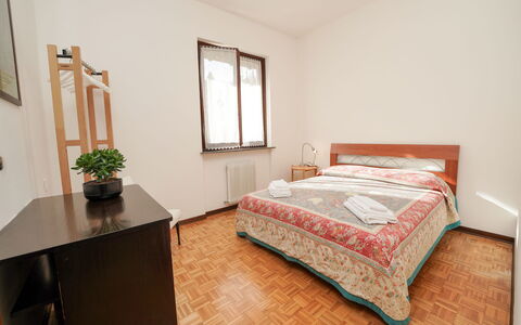 Re.ri: Bett, Bedding, Schlafzimmer, Interior Design, Bettdecke, Fussboden, Möbel, Flooring, Zimmer, Holz