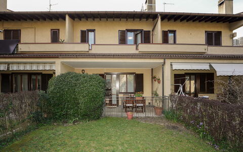 Re.ri: Wohngebiet, Zuhause, Tür, Schatten, Balkon, Garten, Hazienda, Hof, Zimmerpflanze, Hinterhof