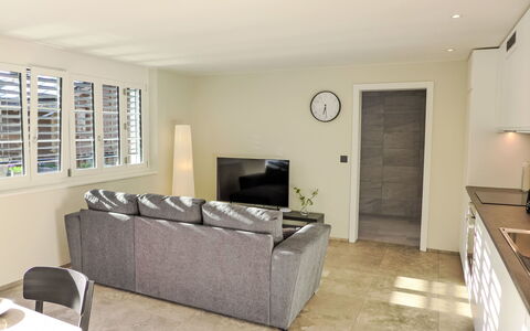 Huus Chloster, Apt Niesen: Interior Design, Couch, Möbel, Flooring, Wand, Fussboden, Decke, Wohnung, Zimmer, Wohnzimmer