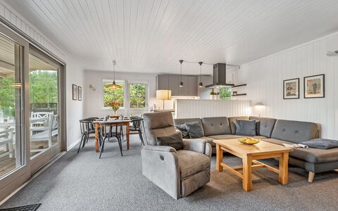 Brodde - 300M from the Sea: Möbel, Holz, Interior Design, Couch, Flooring, Decke, Fussboden, Wohnzimmer, Zuhause, Zimmer