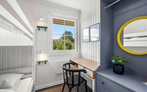 Brodde - 300M from the Sea: Holz, Planke, Hartholz, Schlafzimmer, Holzbeize, Bedding, Bettrahmen, Daylighting, Bett