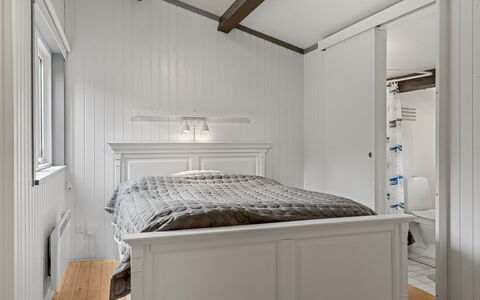 Thorvor - 400M from the Sea: Interior Design, Wand, Schlafzimmer, Flooring, Holz, Möbel, Fussboden, Decke, Bett, Zimmer
