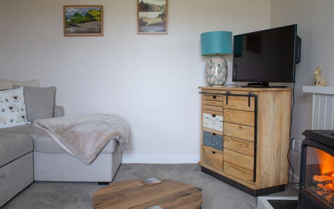 Taigh Mhurdaidh: Möbel, Holz, Interior Design, Cabinetry, Küche, Flooring, Countertop, Schrank, Zimmer, Holzbeize