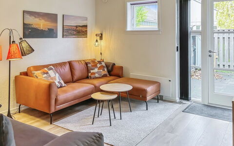 Felicia - 200M from the Sea: Couch, Flooring, Holz, Interior Design, Wohnzimmer, Fussboden, Möbel, Zuhause, Holzboden