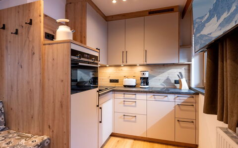 Niederau 26: Holz, Küche, Möbel, Countertop, Major Appliance, Interior Design, Cabinetry, Küchengerät, Zimmer, Sinken