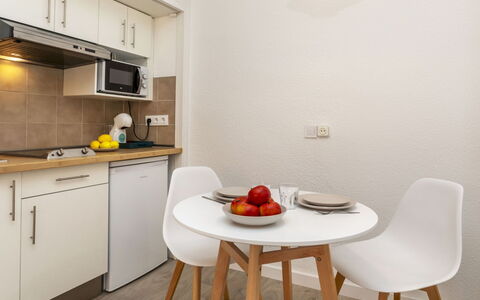 Homey: Interior Design, Möbel, Flooring, Fussboden, Countertop, Zuhause, Zimmer, Cabinetry, Küche, Wohnung