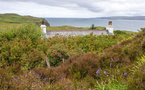 Galtrigill: Wohngebiet, Strauch, Dach, Zuhause, Hütte, Auffahrt, Estate, Abstellgleis, Landscaping, Garten
