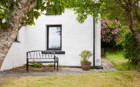 Galtrigill: Wohngebiet, Strauch, Dach, Zuhause, Hütte, Auffahrt, Estate, Abstellgleis, Landscaping, Garten