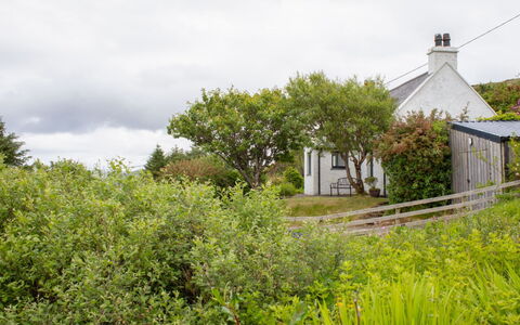 Galtrigill: Wohngebiet, Strauch, Dach, Zuhause, Hütte, Auffahrt, Estate, Abstellgleis, Landscaping, Garten