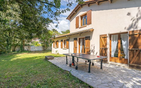 Les 2 Plages: Zuhause, Haus, Wohngebiet, Menschliche Siedlung, Hütte, Tür, Estate, Schatten, Garten, Hinterhof