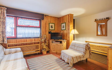 Boiserie: Interior Design, Möbel, Holz, Flooring, Fussboden, Zimmer, Decke, Couch, Wohnzimmer, Zuhause