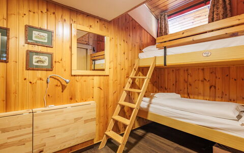 Boiserie: Holz, Fussboden, Flooring, Interior Design, Decke, Bett, Schlafzimmer, Holzbeize, Zimmer, Möbel