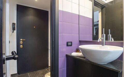 Chinatown Loft: Wand, Interior Design, Flooring, Armatur, Fussboden, Badezimmer, Zuhause, Beleuchtung, Installation, Tür