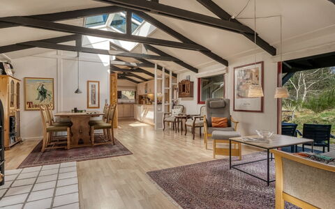 Nimrod - 800M from the Sea: Interior Design, Möbel, Flooring, Decke, Fussboden, Beleuchtung, Couch, Zimmer, Wohnzimmer, Holzboden