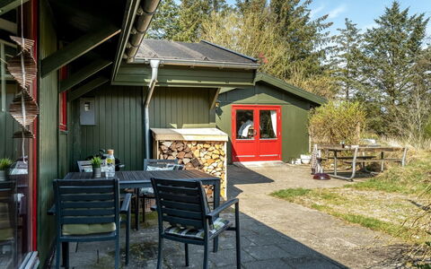 Nimrod - 800M from the Sea: Hütte, Schatten, Gartenbauten, Garten, Garten, Hinterhof, Abstellgleis, Schuppen, Blockhaus, Outdoor Struktur