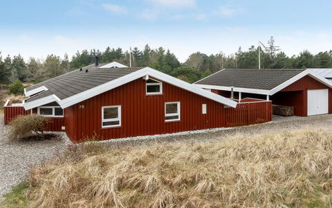 Gunborg - 2.5Km from the Sea: Dach, Haus, Zuhause, Hütte, Abstellgleis, Estate, Auffahrt, Gartenbauten, Garten, Schuppen