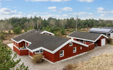 Gunborg - 2.5Km from the Sea: Dach, Haus, Zuhause, Hütte, Abstellgleis, Estate, Auffahrt, Gartenbauten, Garten, Schuppen