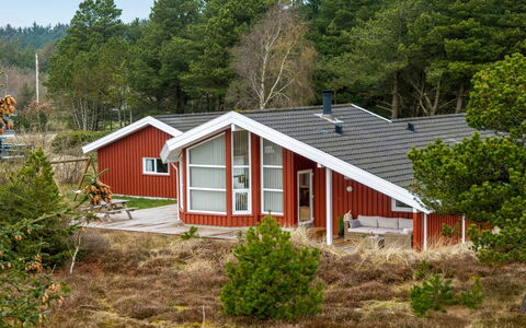 Gunborg - 2.5Km from the Sea: Dach, Haus, Zuhause, Hütte, Abstellgleis, Estate, Auffahrt, Gartenbauten, Garten, Schuppen