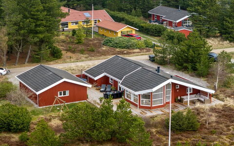 Gunborg - 2.5Km from the Sea: Dach, Haus, Zuhause, Hütte, Abstellgleis, Estate, Auffahrt, Gartenbauten, Garten, Schuppen