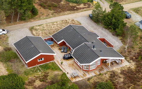 Gunborg - 2.5Km from the Sea: Dach, Haus, Zuhause, Hütte, Abstellgleis, Estate, Auffahrt, Gartenbauten, Garten, Schuppen