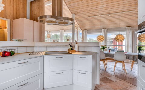 Gunborg - 2.5Km from the Sea: Küche, Interior Design, Countertop, Flooring, Holz, Decke, Küchengerät, Cabinetry, Light Fixture, Möbel