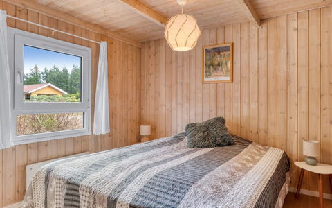 Gunborg - 2.5Km from the Sea: Holz, Interior Design, Decke, Flooring, Fussboden, Schlafzimmer, Zimmer, Hartholz, Holzbeize, Bett