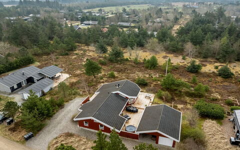 Gunborg - 2.5Km from the Sea: Wohngebiet, Haus, Landschaft, Dach, Zuhause, Luftaufnahmen, Hütte, Vorort, Estate, Vogelperspektive