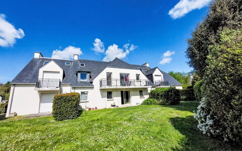 Les Demeures du Parc: Blau, Strauch, Zuhause, Estate, Rasen, Hütte, Landscaping, Garten, Villa, Vorort