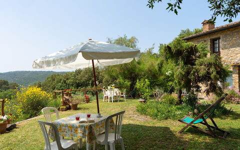 Casa Livia: Möbel, Tabelle, Gartenmöbel, Stuhl, Strauch, Tisch Im Freien, Garten, Küche & Esszimmer Tisch, Hinterhof, Schatten