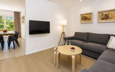 Country Club Family: Interior Design, Möbel, Flooring, Fussboden, Holz, Couch, Wohnzimmer, Decke, Zimmer, Zuhause