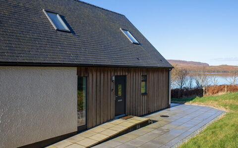 Daisy Cottage: Gartenmöbel, Garten, Tisch Im Freien, Stuhl, Schatten, Landscaping, Hinterhof, Garten, Eco Hotel, Küche & Esszimmer Tisch