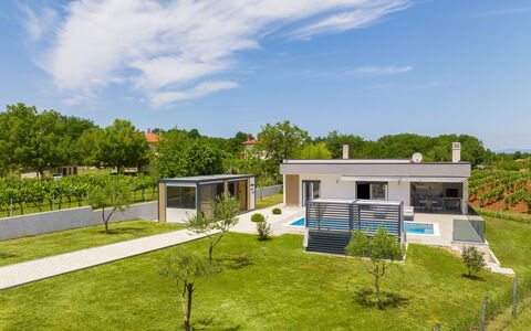 Villa Romantica: Gartenmöbel, Garten, Tisch Im Freien, Stuhl, Schatten, Landscaping, Hinterhof, Garten, Eco Hotel, Küche & Esszimmer Tisch