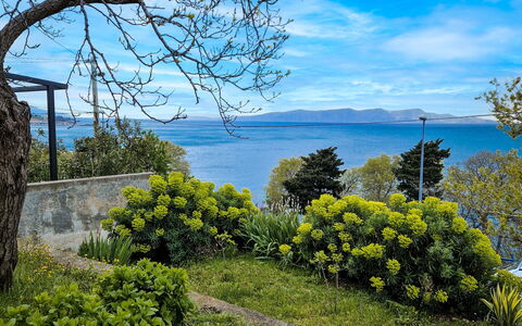 Mare Croatia: Gartenmöbel, Garten, Tisch Im Freien, Stuhl, Schatten, Landscaping, Hinterhof, Garten, Eco Hotel, Küche & Esszimmer Tisch