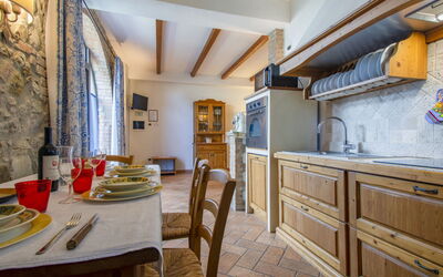Celeste 35.4: Möbel, Küche, Holz, Interior Design, Countertop, Flooring, Cabinetry, Zimmer, Fussboden, Decke