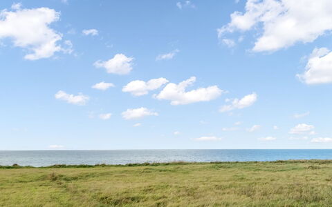 Tilje - 80M from the Sea: Himmel, Wolke, Blau, Horizont, Daytime, Gras, Natürlichen Umgebung, Kumulus, Wiese, Ökoregion