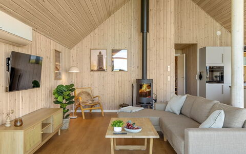 Tilje - 80M from the Sea: Flooring, Interior Design, Holz, Fussboden, Decke, Möbel, Zimmer, Wohnzimmer, Holzboden, Couch