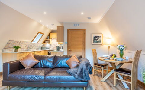 Oystercatcher: Möbel, Interior Design, Holz, Zuhause, Wohnzimmer, Couch, Flooring, Decke, Zimmer, Fussboden