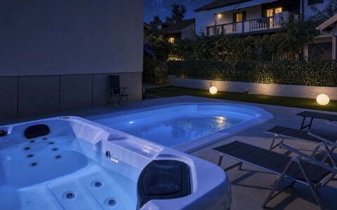 Helen: Schwimmbad, Badewanne, Armatur, Jacuzzi, Resort, Water Feature, Landschaft Beleuchtung, Hotel, Design